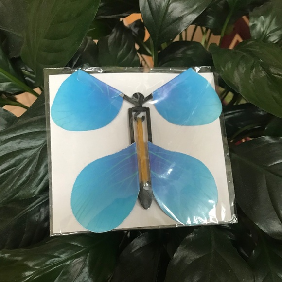 Butterfly Wind Up Twist Up Let It Fly Blue Card Gift Box or Book Insert Toy - Picture 1 of 1